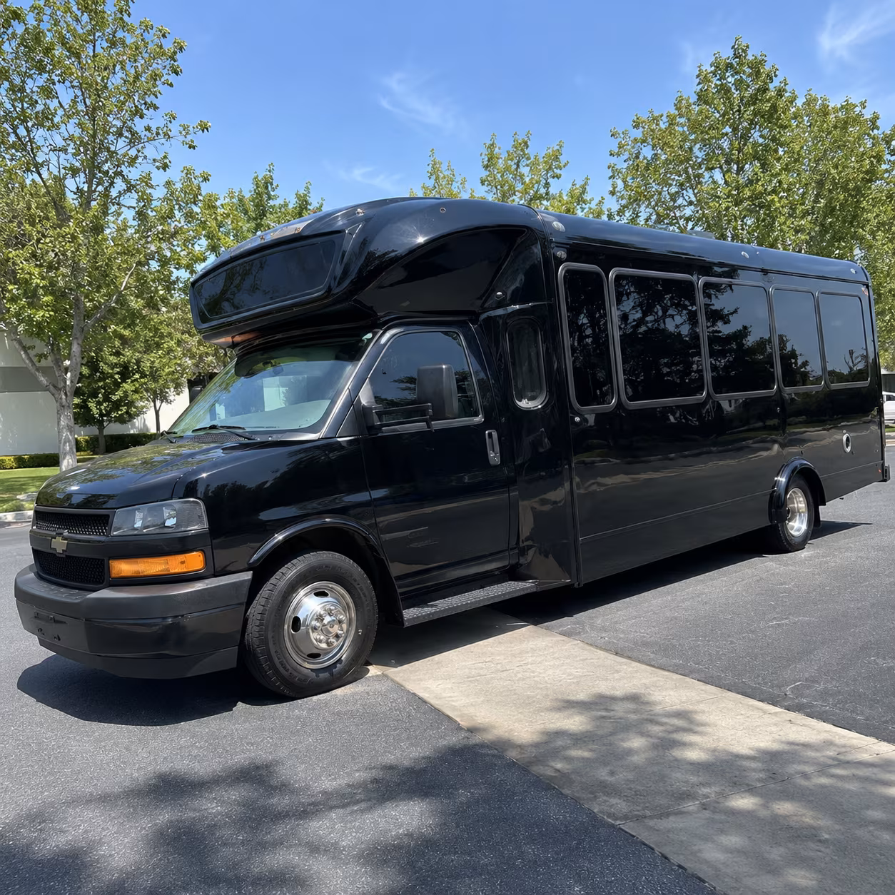 milpitas 15 passenger party bus